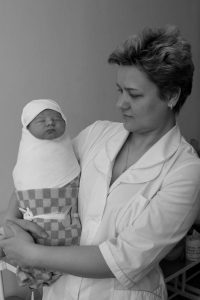 تصویری از نوزاد قنداق شده‌ در بیمارستانی در روسیه